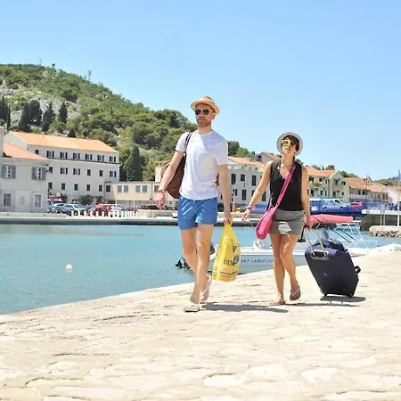 Appartamento With Terrace In Tisno